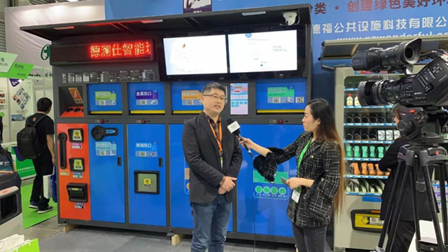 德瀾仕智能（néng）垃圾桶上海環博會上獲CCTV現場采訪報道.jpg